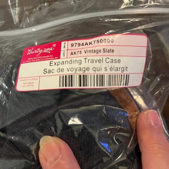 Thirty One Expanding Travel Case - Picture 4 of 4